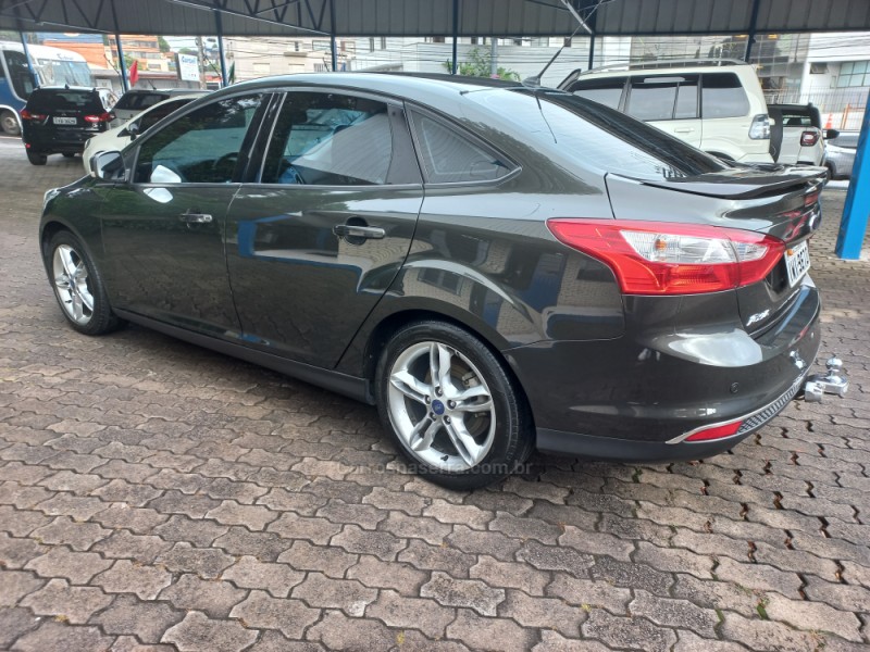 FOCUS 2.0 SE PLUS SEDAN 16V FLEX 4P AUTOMÁTICO - 2015 - CAXIAS DO SUL