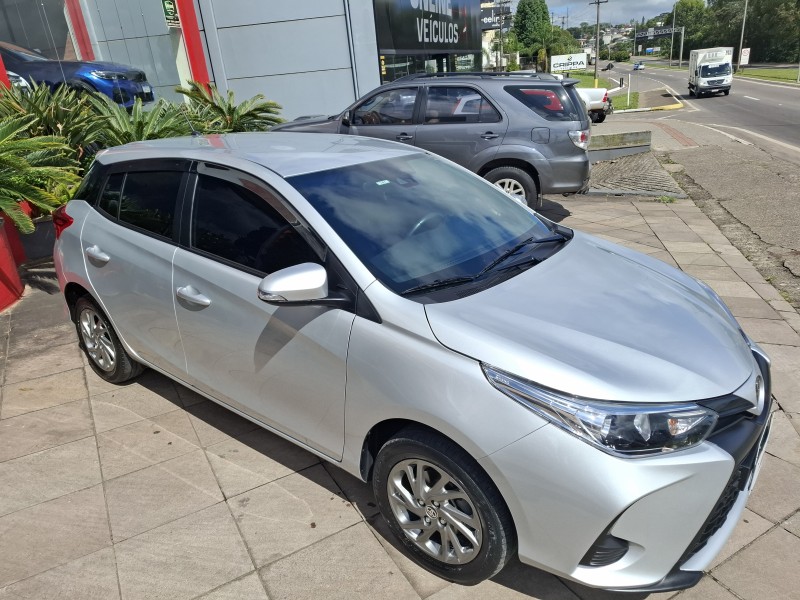 YARIS 1.5 XS 16V FLEX 4P AUTOMÁTICO - 2023 - FARROUPILHA