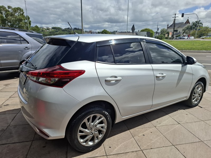 YARIS 1.5 XS 16V FLEX 4P AUTOMÁTICO - 2023 - FARROUPILHA