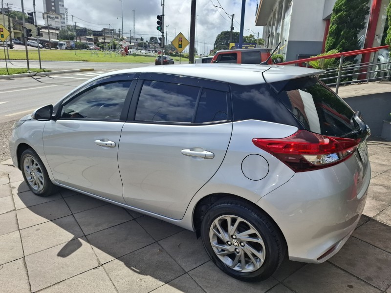 YARIS 1.5 XS 16V FLEX 4P AUTOMÁTICO - 2023 - FARROUPILHA