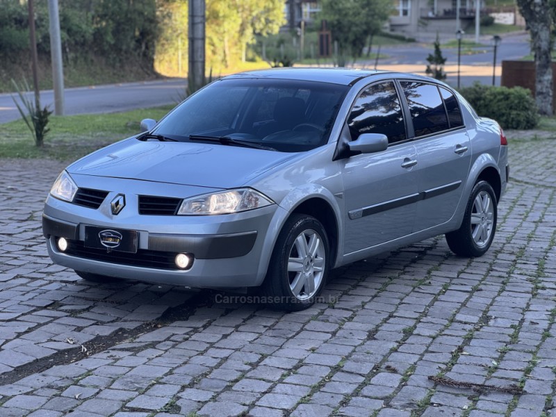 MÉGANE 2.0 DYNAMIQUE SEDAN 16V GASOLINA 4P AUTOMÁTICO - 2007 - GRAMADO