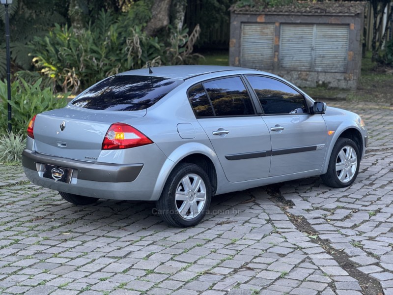 MÉGANE 2.0 DYNAMIQUE SEDAN 16V GASOLINA 4P AUTOMÁTICO - 2007 - GRAMADO