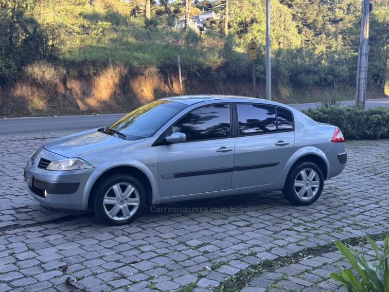 MÉGANE 2.0 DYNAMIQUE SEDAN 16V GASOLINA 4P AUTOMÁTICO - 2007 - GRAMADO