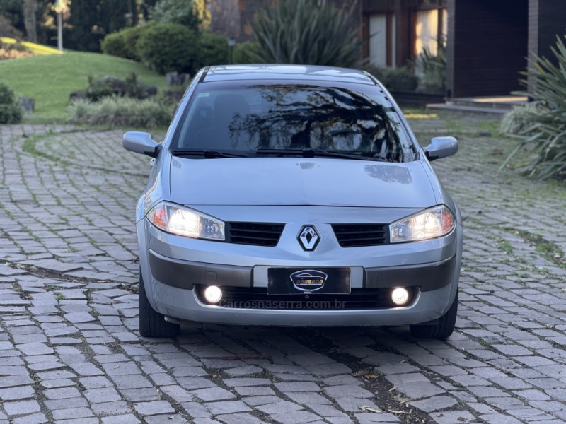 MÉGANE 2.0 DYNAMIQUE SEDAN 16V GASOLINA 4P AUTOMÁTICO - 2007 - GRAMADO