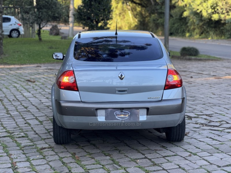 MÉGANE 2.0 DYNAMIQUE SEDAN 16V GASOLINA 4P AUTOMÁTICO - 2007 - GRAMADO