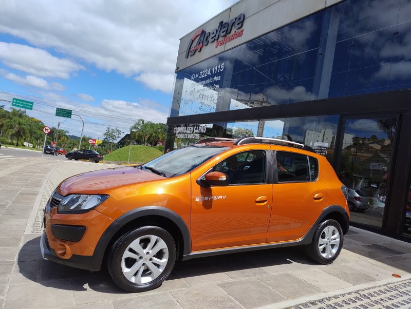 SANDERO 1.6 STEPWAY 8V FLEX 4P MANUAL - 2015 - CAXIAS DO SUL