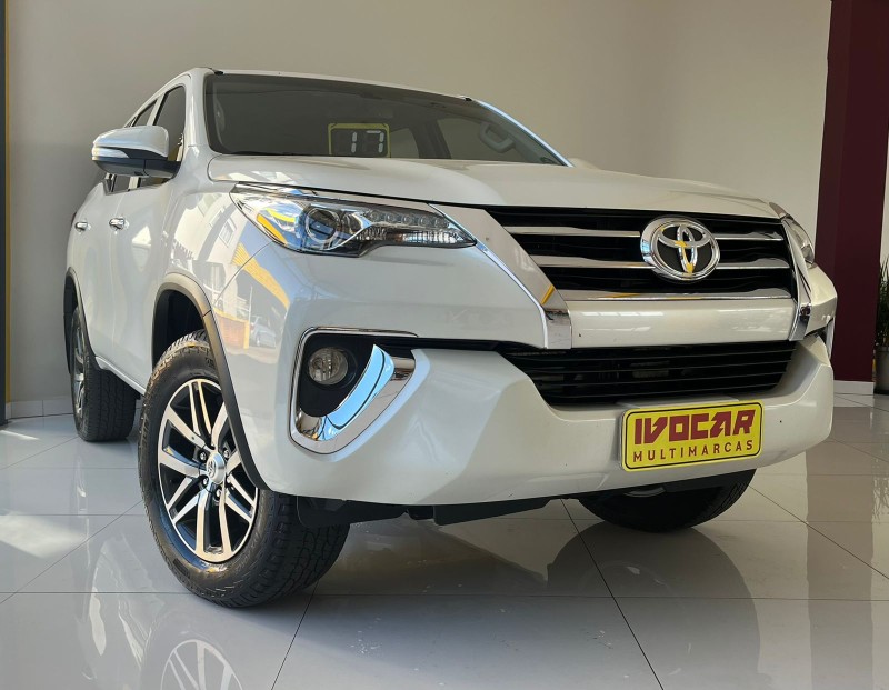 HILUX SW4 2.8 SRX 4X4 16V TURBO INTERCOOLER DIESEL 4P AUTOMÁTICO - 2017 - VACARIA