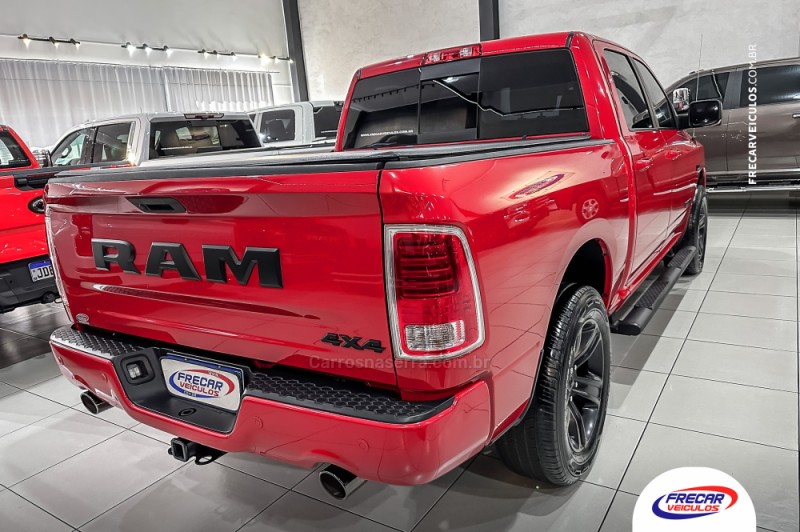 CLASSIC 5.7 V8 GASOLINA LARAMIE NIGHT EDITION CD 4X4 AUTOMÁTICO - 2022 - SARANDI