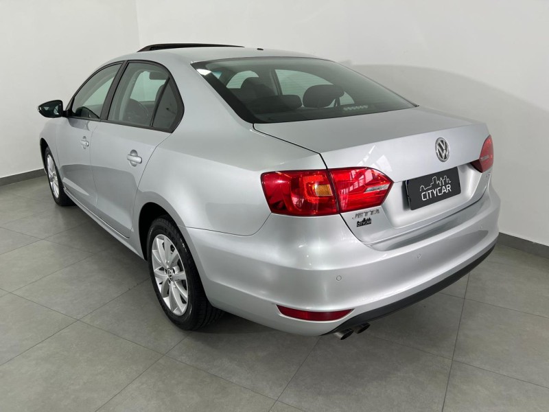 JETTA 2.0 COMFORTLINE FLEX 4P TIPTRONIC - 2012 - FARROUPILHA