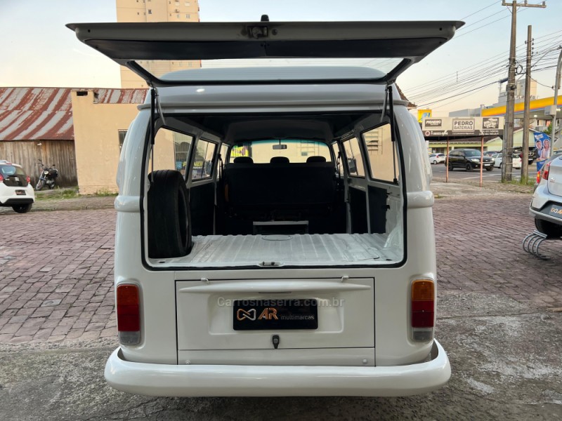 KOMBI 1.6 STD 8V GASOLINA 3P MANUAL - 2003 - VENâNCIO AIRES