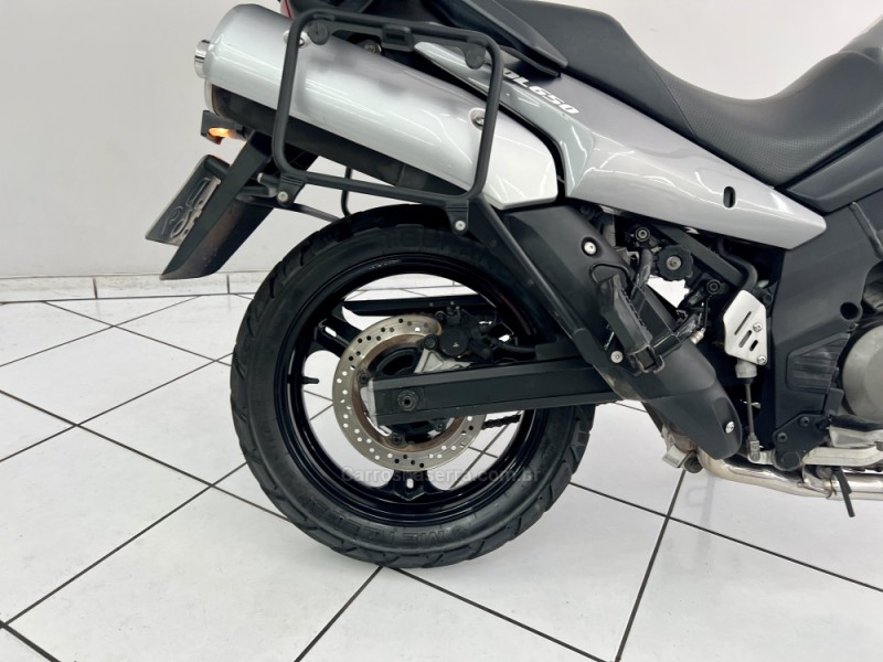 V-STROM DL 650 - 2011 - PASSO FUNDO