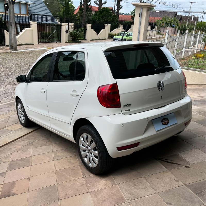 FOX 1.0 ITREND 8V FLEX 4P MANUAL - 2014 - NOVA PETRóPOLIS