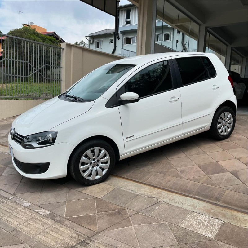 FOX 1.0 ITREND 8V FLEX 4P MANUAL - 2014 - NOVA PETRóPOLIS