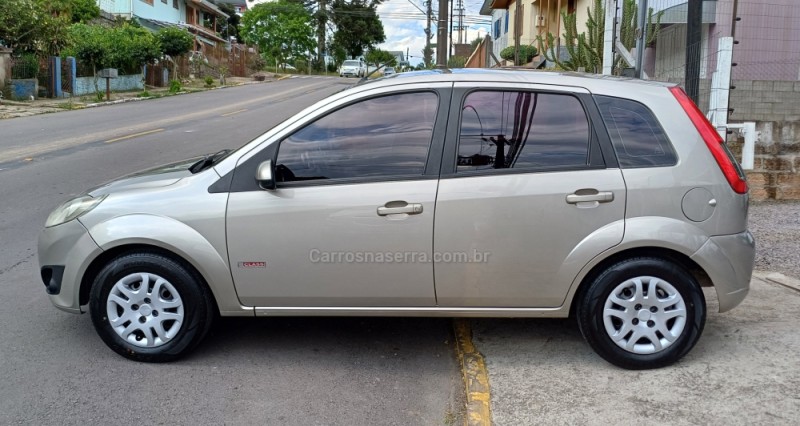 FIESTA 1.0 MPI CLASS HATCH 8V FLEX 4P MANUAL - 2011 - FARROUPILHA