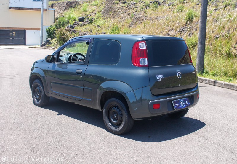 UNO 1.0 EVO VIVACE 8V FLEX 2P MANUAL - 2012 - FARROUPILHA