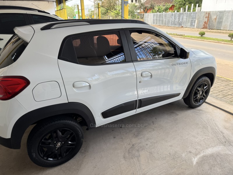 KWID 1.0 12V OUTSIDER FLEX 4P MANUAL - 2020 - BARãO