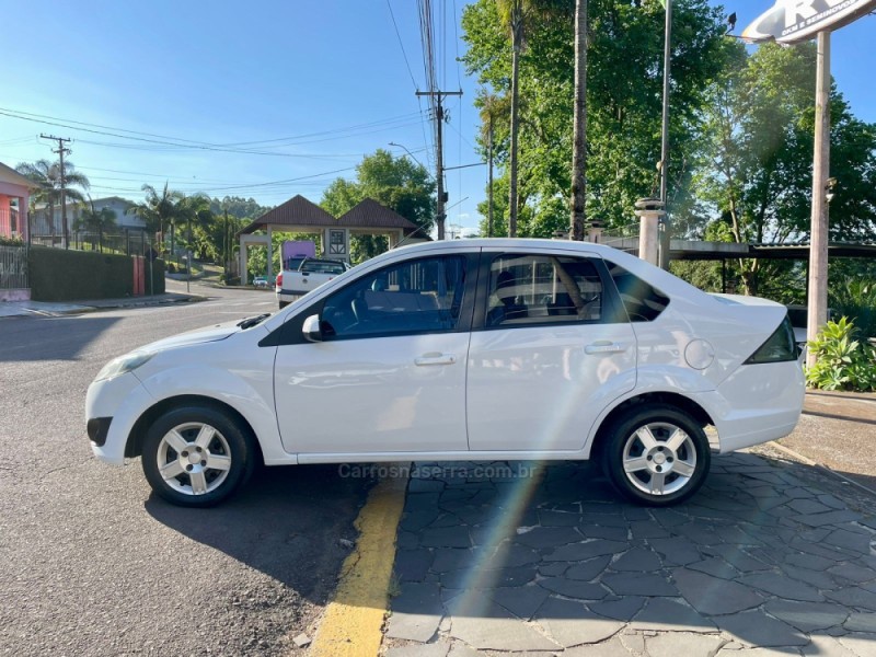 FIESTA 1.6 ROCAM SE SEDAN 8V FLEX 4P MANUAL - 2014 - CARLOS BARBOSA