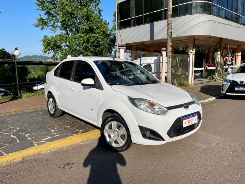 FIESTA 1.6 ROCAM SE SEDAN 8V FLEX 4P MANUAL - 2014 - CARLOS BARBOSA