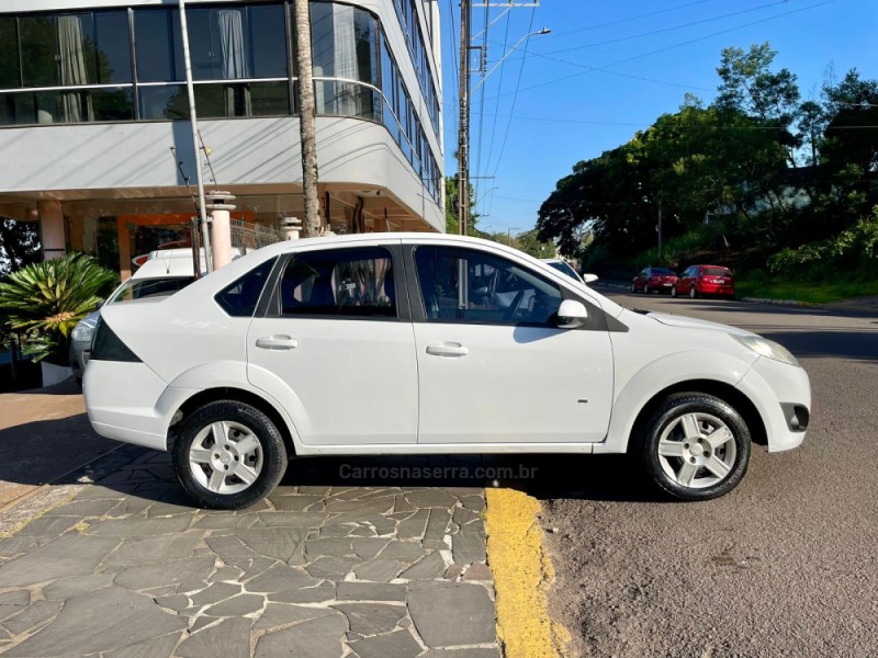 FIESTA 1.6 ROCAM SE SEDAN 8V FLEX 4P MANUAL - 2014 - CARLOS BARBOSA