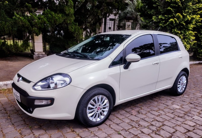 PUNTO 1.4 ATTRACTIVE 8V FLEX 4P MANUAL - 2015 - FARROUPILHA