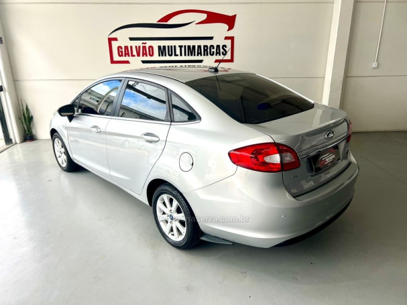 FIESTA 1.6 SE SEDAN 16V FLEX 4P MANUAL - 2011 - CAXIAS DO SUL