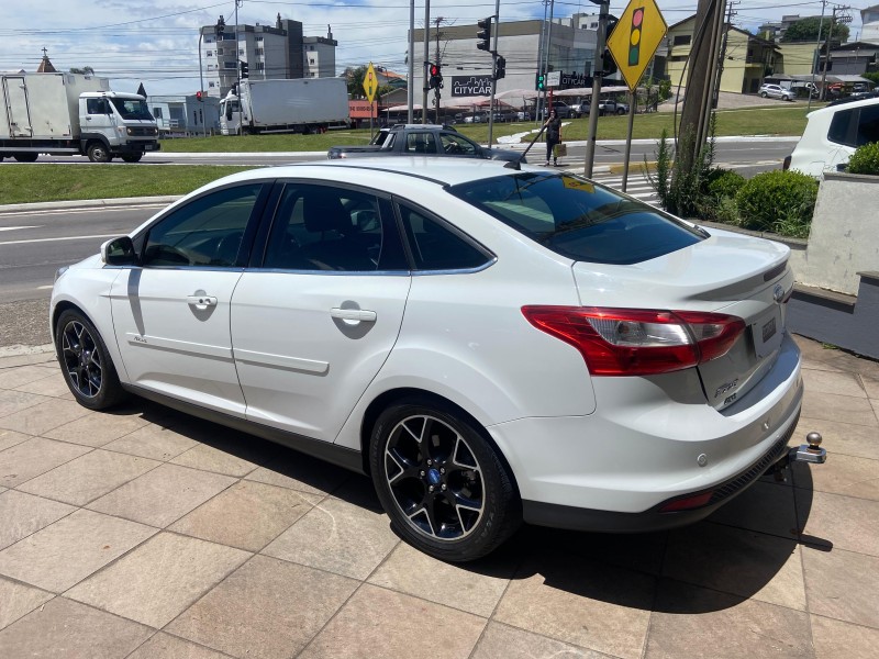 FOCUS 2.0 TITANIUM SEDAN 16V FLEX 4P AUTOMÁTICO - 2014 - FARROUPILHA