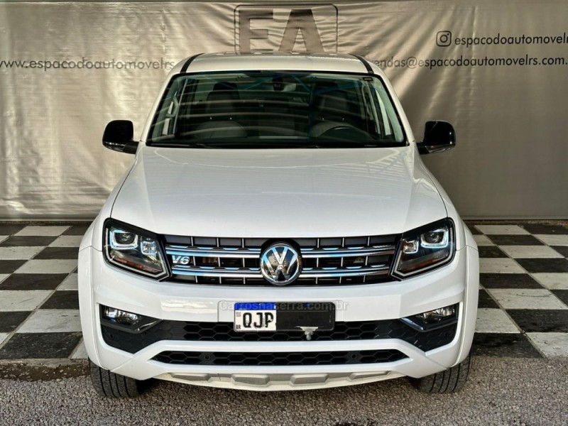 AMAROK 3.0 V6 TDI HIGHLINE CD DIESEL 4MOTION AUTOMÁTICO - 2019 - NOVA PRATA