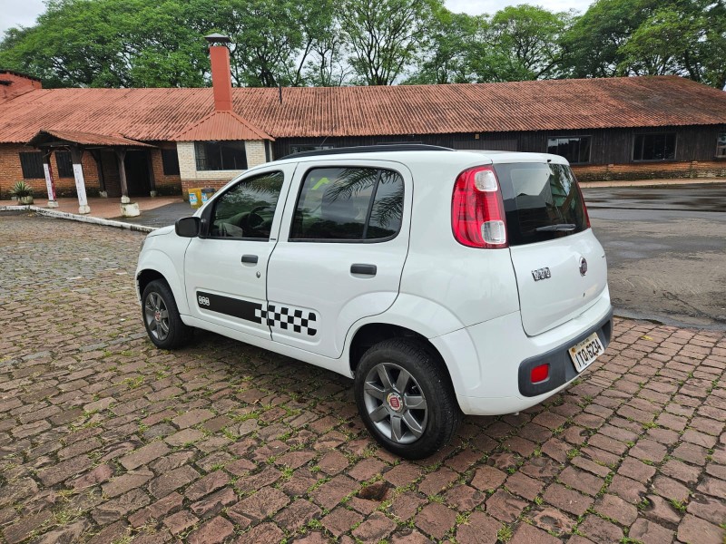 UNO 1.0 EVO VIVACE 8V FLEX 4P MANUAL - 2013 - VENâNCIO AIRES