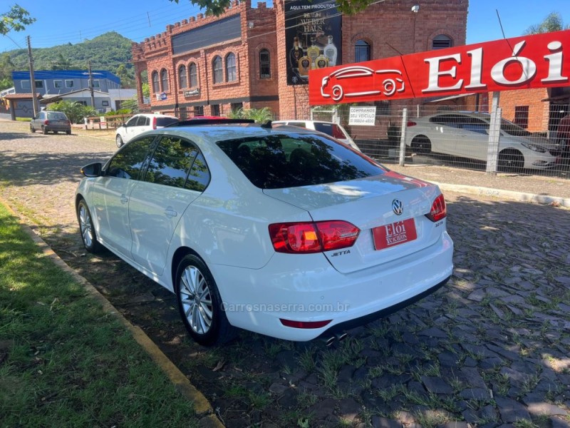 JETTA 2.0 TSI HIGHLINE 200CV GASOLINA 4P TIPTRONIC - 2013 - DOIS IRMãOS