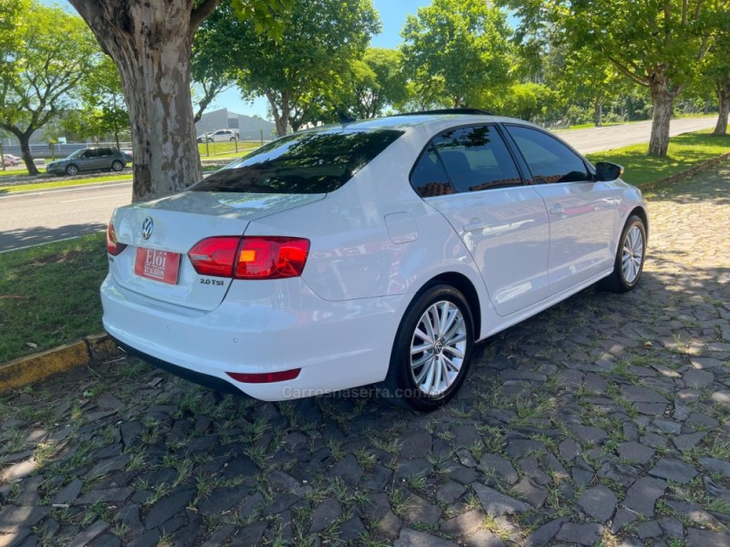 JETTA 2.0 TSI HIGHLINE 200CV GASOLINA 4P TIPTRONIC - 2013 - DOIS IRMãOS