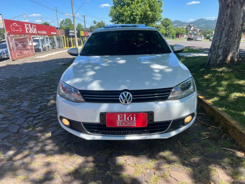 JETTA 2.0 TSI HIGHLINE 200CV GASOLINA 4P TIPTRONIC - 2013 - DOIS IRMãOS