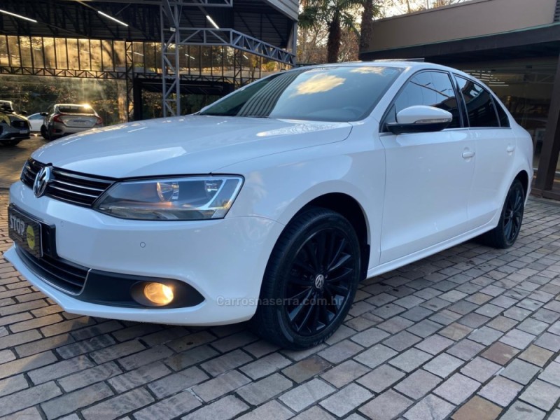 JETTA 2.0 TSI HIGHLINE 211CV GASOLINA 4P DSG - 2013 - DOIS IRMãOS