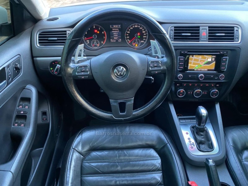 JETTA 2.0 TSI HIGHLINE 211CV GASOLINA 4P DSG - 2013 - DOIS IRMãOS