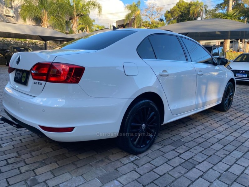 JETTA 2.0 TSI HIGHLINE 211CV GASOLINA 4P DSG - 2013 - DOIS IRMãOS