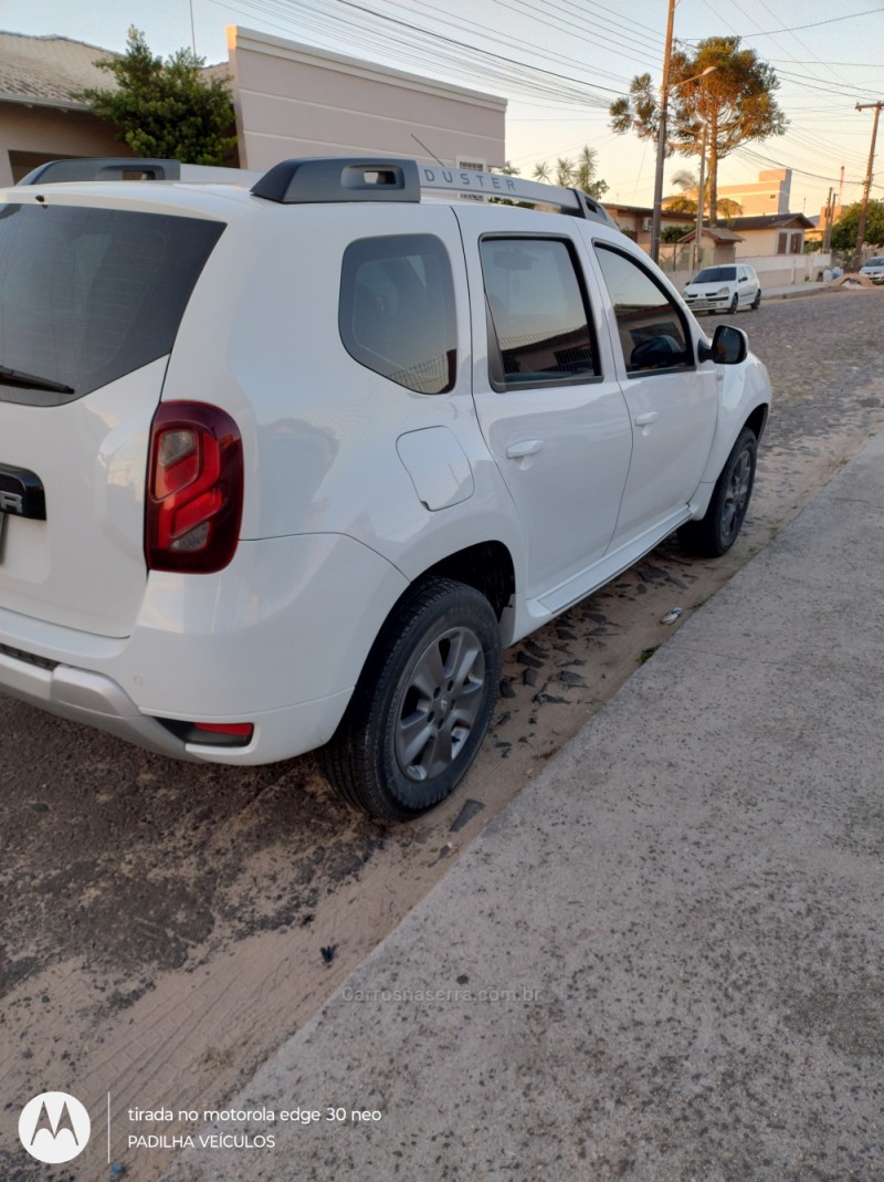 DUSTER 1.6 DYNAMIQUE 4X2 16V FLEX 4P MANUAL - 2016 - SOMBRIO