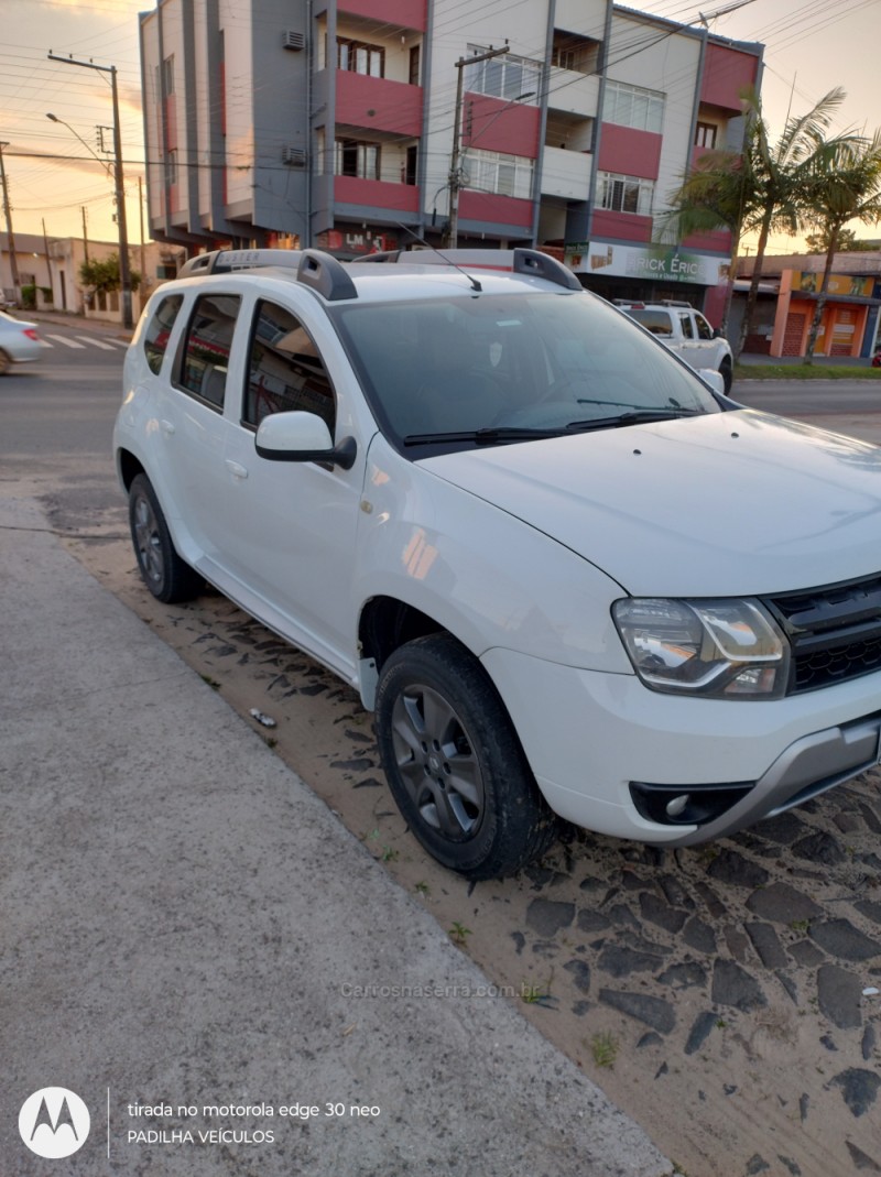 DUSTER 1.6 DYNAMIQUE 4X2 16V FLEX 4P MANUAL - 2016 - SOMBRIO