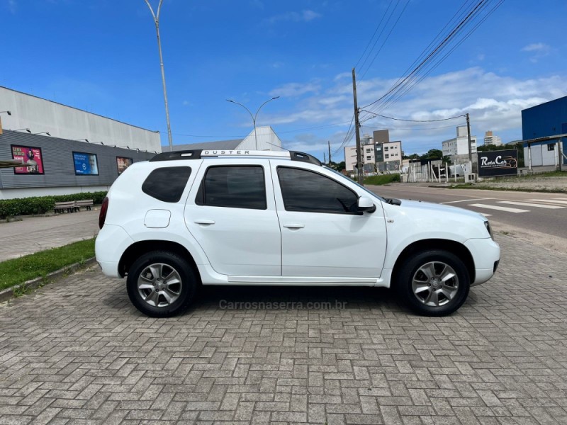 DUSTER 1.6 DYNAMIQUE 4X2 16V FLEX 4P MANUAL - 2016 - SOMBRIO