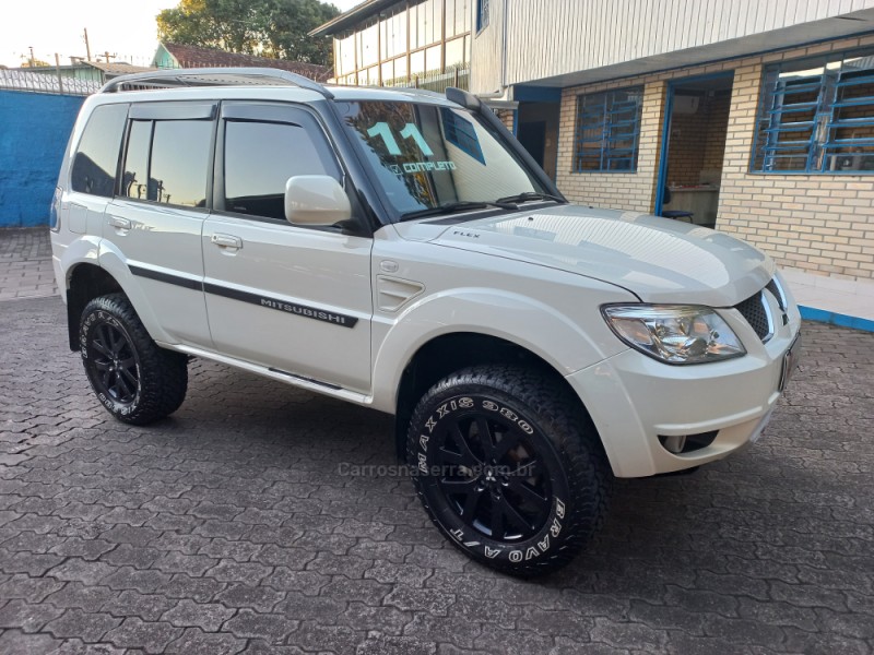 PAJERO TR4 2.0 4X4 16V 140CV FLEX 4P AUTOMÁTICO - 2011 - CAXIAS DO SUL