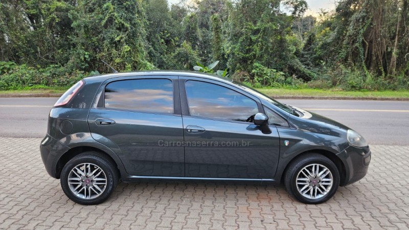 PUNTO 1.4 ATTRACTIVE 8V FLEX 4P MANUAL - 2013 - IVOTI