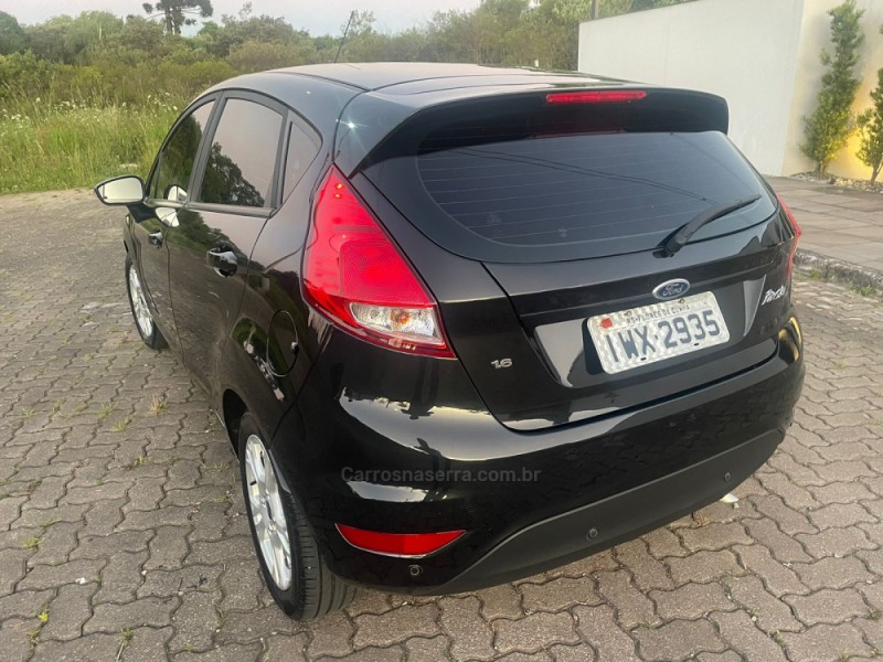 FIESTA 1.6 SE HATCH PLUS 16V FLEX 4P MANUAL - 2016 - FLORES DA CUNHA