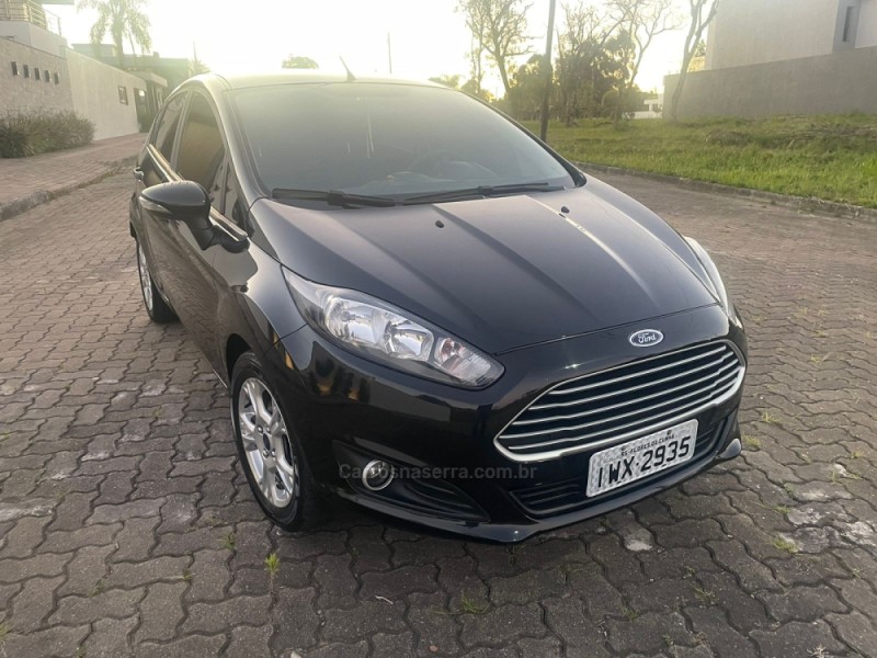 FIESTA 1.6 SE HATCH PLUS 16V FLEX 4P MANUAL - 2016 - FLORES DA CUNHA