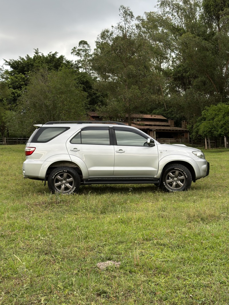 HILUX SW4 3.0 SRV 4X4 7 LUGARES 16V TURBO INTERCOOLER DIESEL 4P AUTOMÁTICO - 2011 - CAMPO BOM