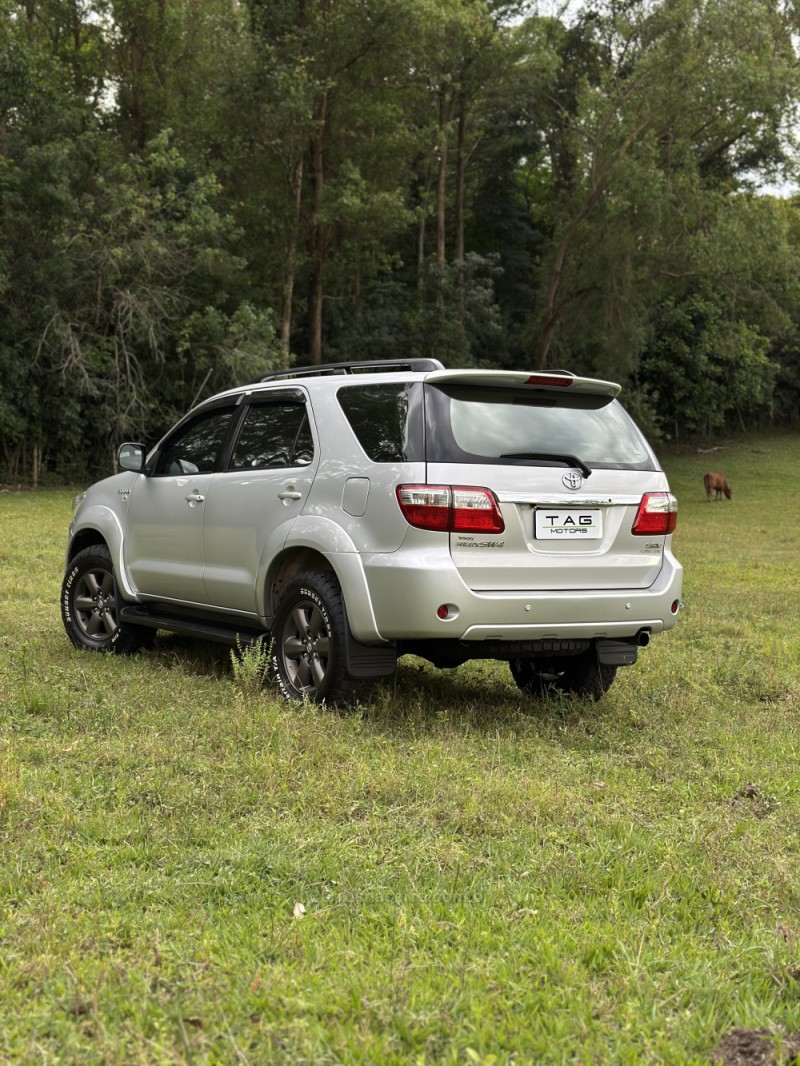 HILUX SW4 3.0 SRV 4X4 7 LUGARES 16V TURBO INTERCOOLER DIESEL 4P AUTOMÁTICO - 2011 - CAMPO BOM