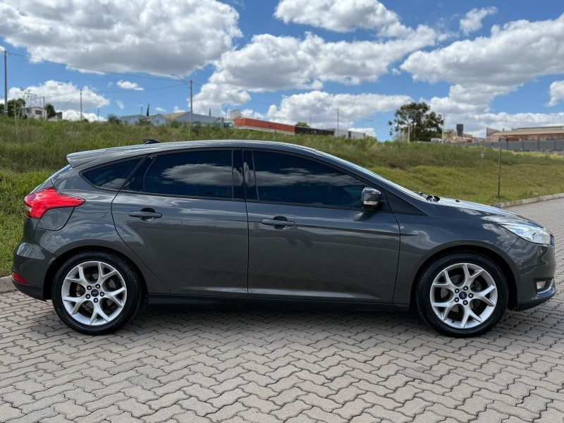 FOCUS 1.6 SE PLUS 16V FLEX 4P MANUAL - 2017 - LAGOA VERMELHA