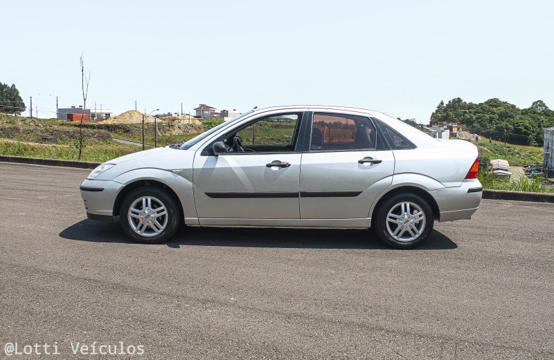 FOCUS 1.6 GL SEDAN 8V FLEX 4P MANUAL - 2008 - FARROUPILHA