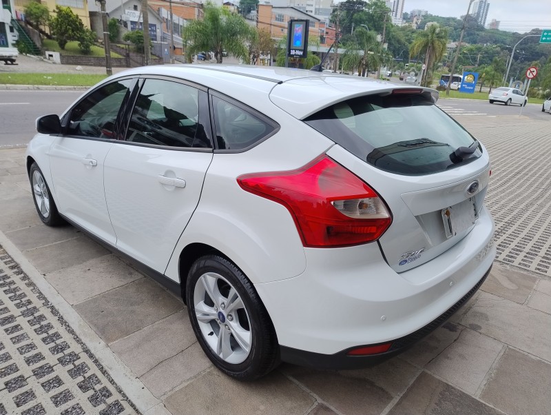 FOCUS 1.6 S HATCH 16V FLEX 4P AUTOMÁTICO - 2014 - CAXIAS DO SUL