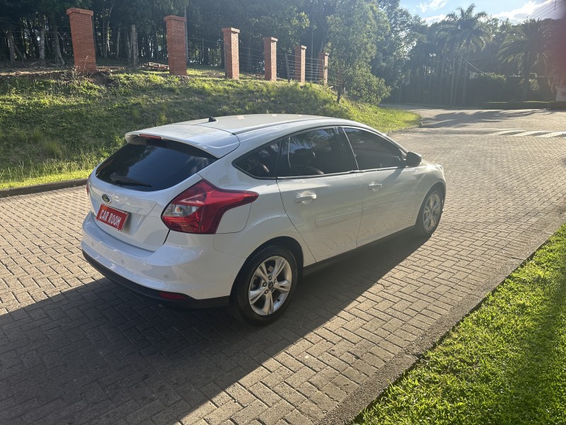 FOCUS 1.6 SE 16V FLEX 4P AUTOMÁTICO - 2014 - CAXIAS DO SUL