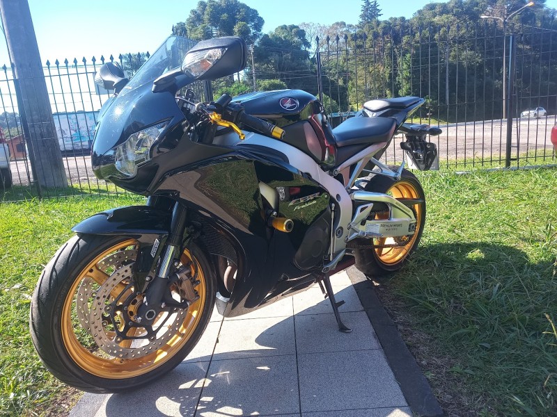 CBR 1000RR FIREBLADE - 2011 - CAXIAS DO SUL