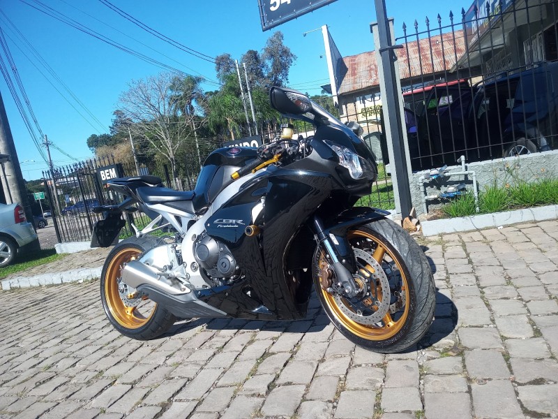 CBR 1000RR FIREBLADE - 2011 - CAXIAS DO SUL