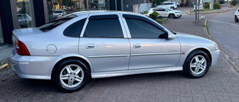 VECTRA 2.2 MPFI EXPRESSION 8V GASOLINA 4P MANUAL - 2002 - CAXIAS DO SUL